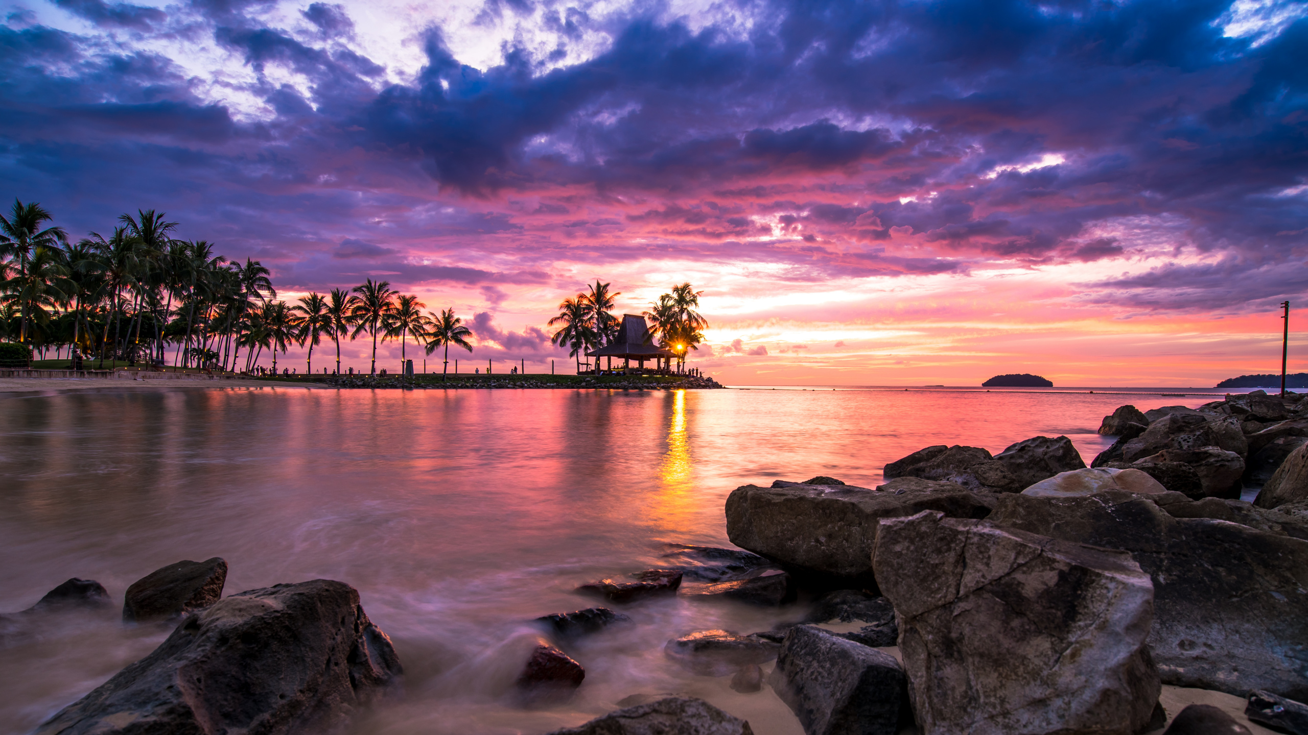 Обои пляж, закат, море, прибежище, облако в разрешении 2560x1440