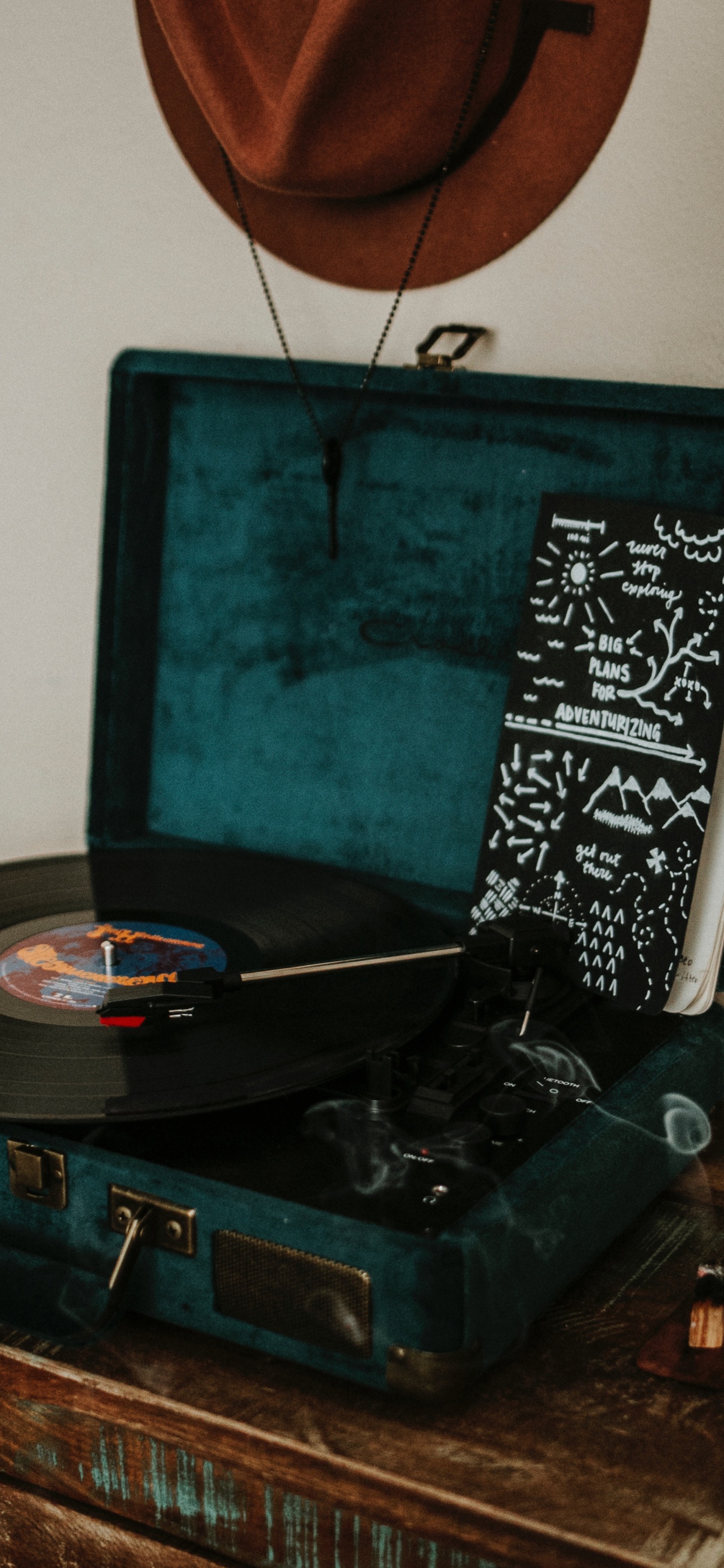 Обои технология, граммофонная пластинка, Проигрыватель, музыка, технологии в разрешении 1242x2688