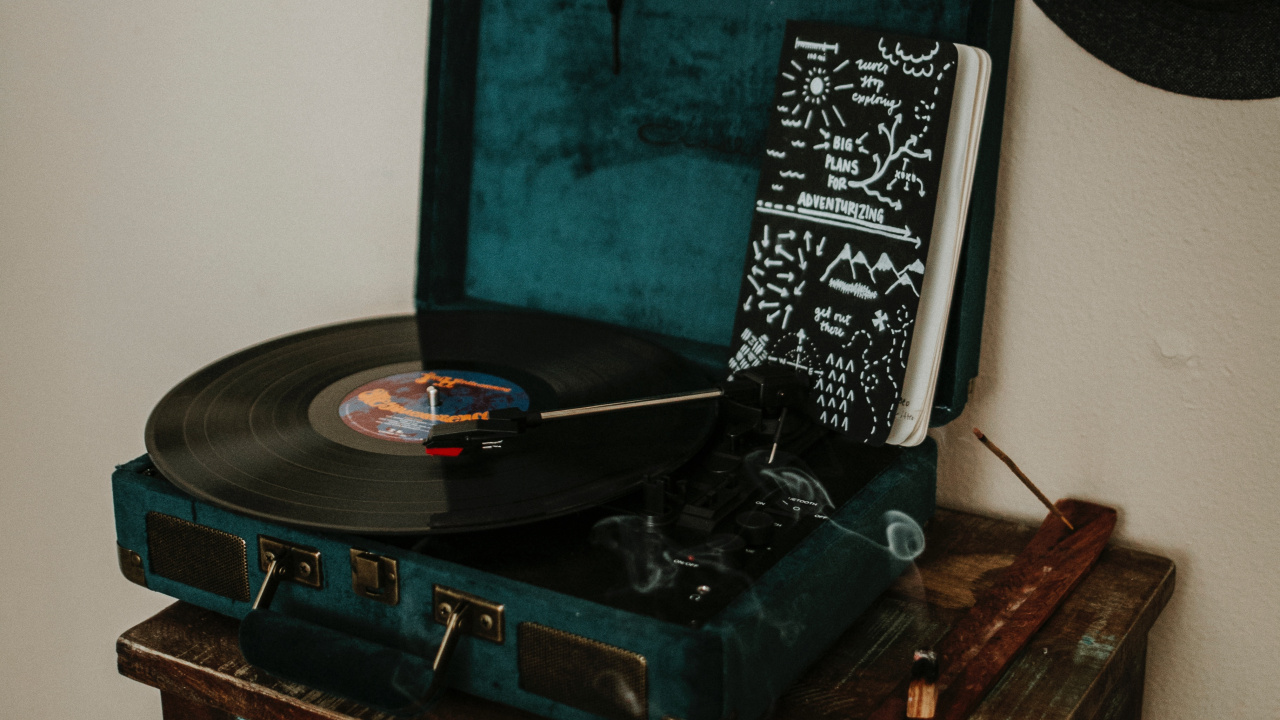 Обои технология, граммофонная пластинка, Проигрыватель, музыка, технологии в разрешении 1280x720