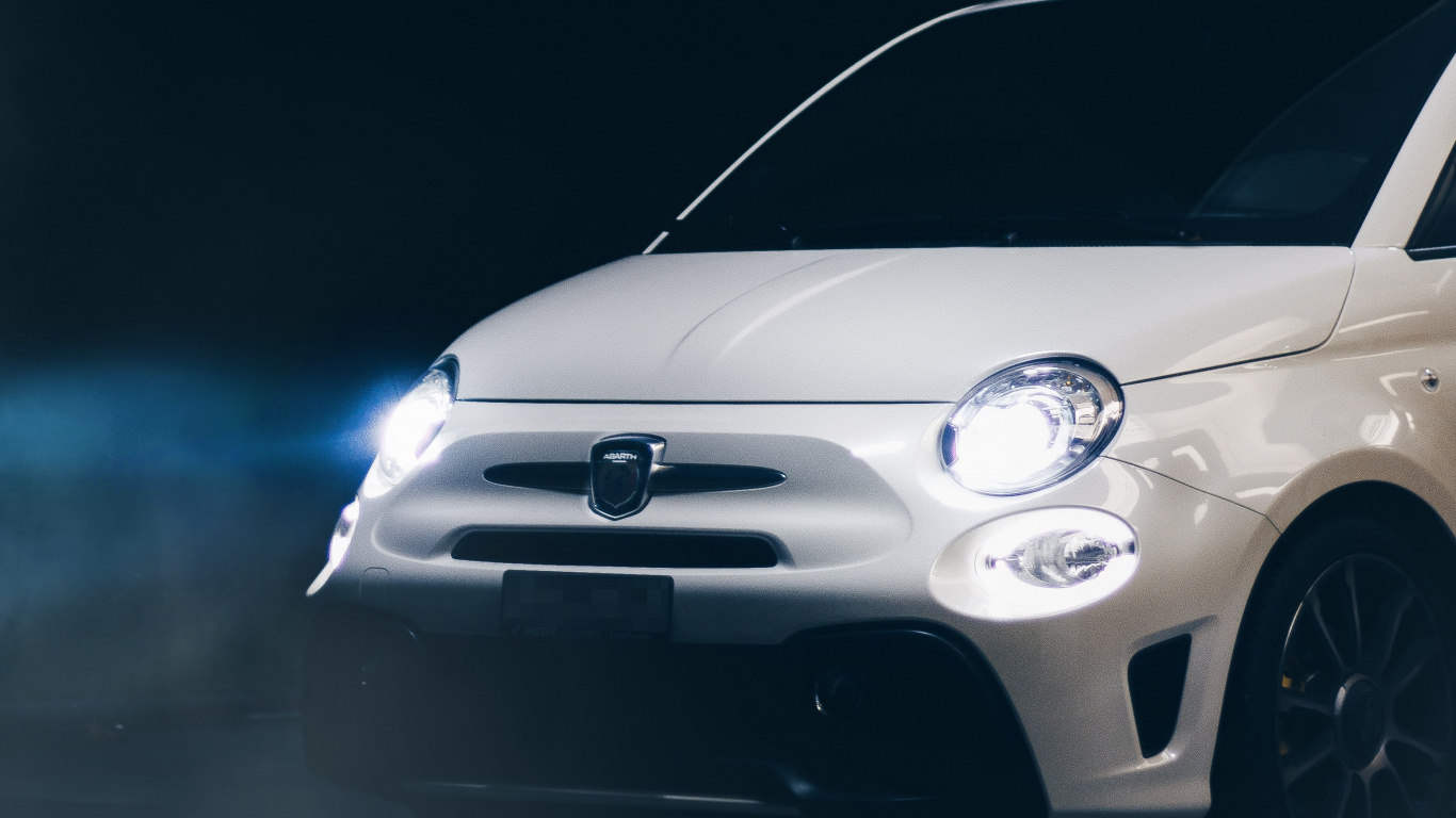 Обои городской автомобиль, Литые диски, автомобильное освещение, обод, фара в разрешении 1366x768