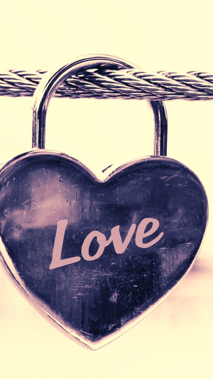 Обои сердце, роман, любовь, замок навесной, кулон в разрешении 720x1280