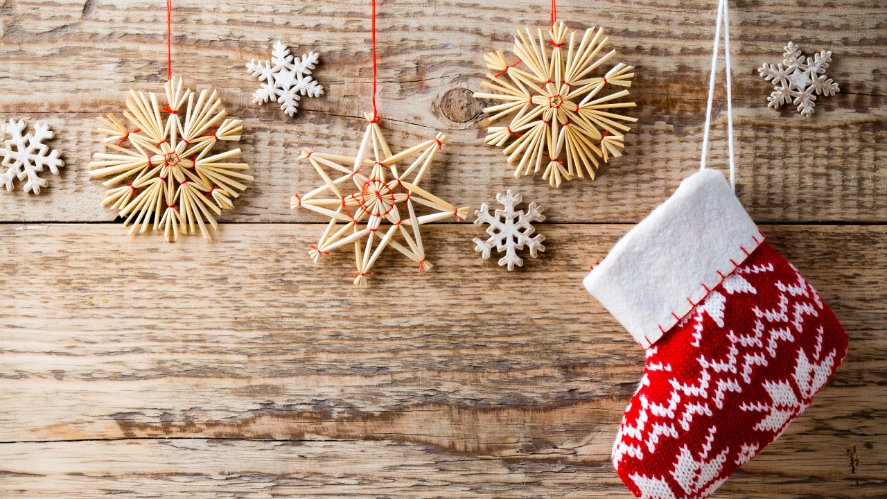 Обои Рождественский день, Рождественские украшения, рождественский орнамент, Рождество, елка в разрешении 1280x720