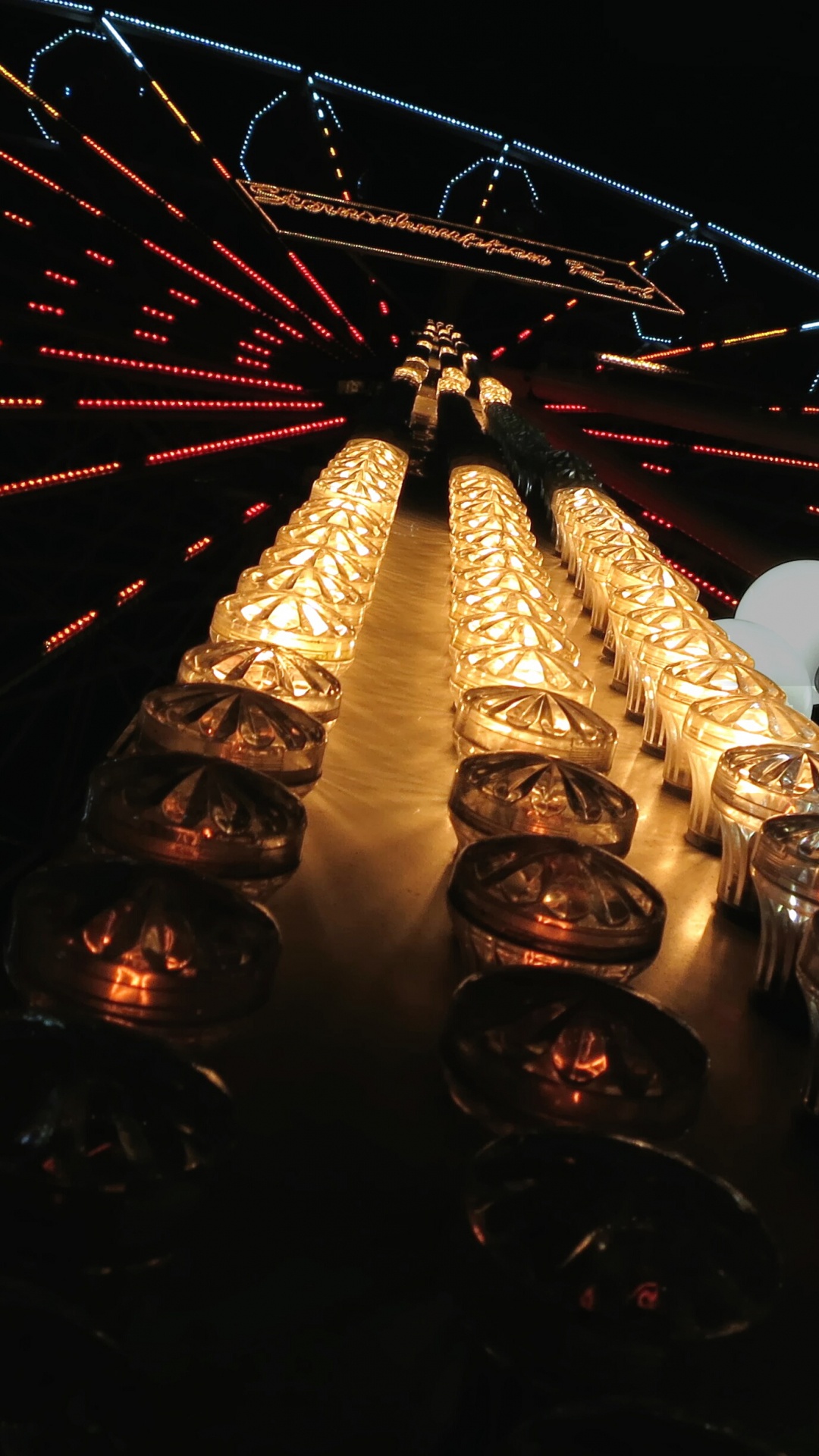 Обои свет, ночь, достопримечательность, освещение, архитектура в разрешении 1080x1920