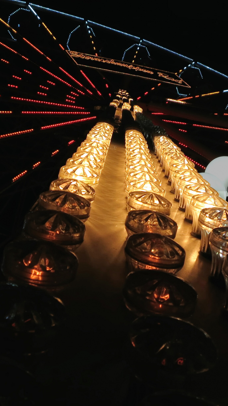 Обои свет, ночь, достопримечательность, освещение, архитектура в разрешении 750x1334