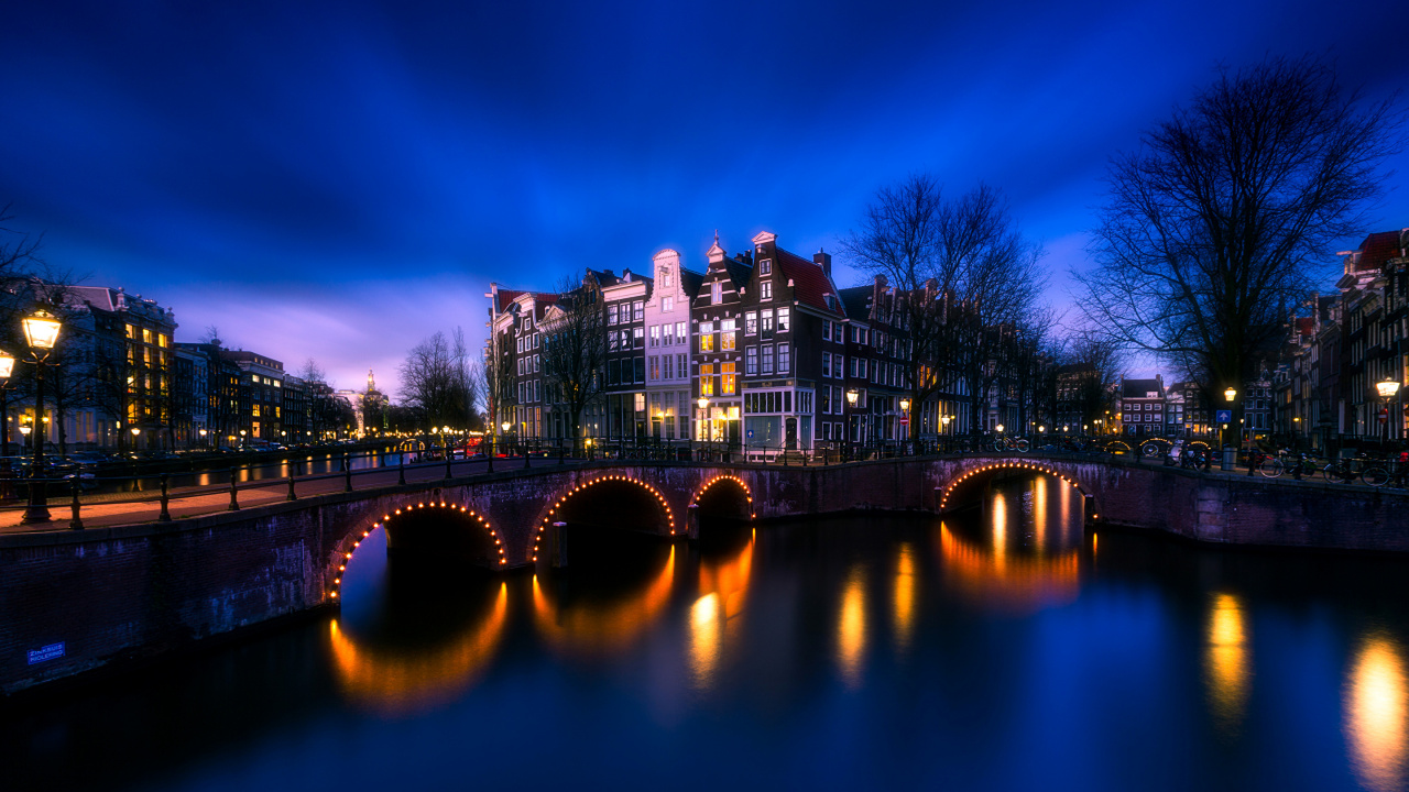 Обои Амстердам, ночь, вода, отражение, городской пейзаж в разрешении 1280x720