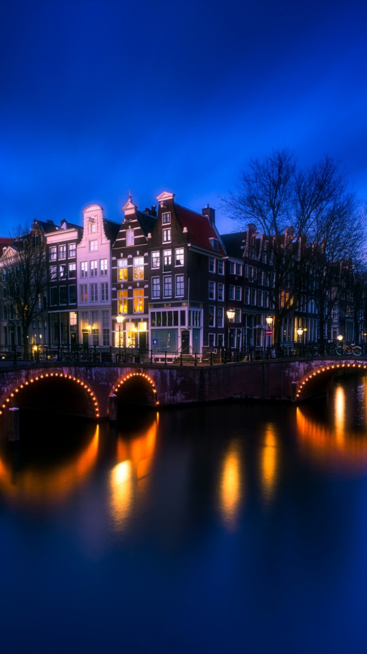 Обои Амстердам, ночь, вода, отражение, городской пейзаж в разрешении 720x1280