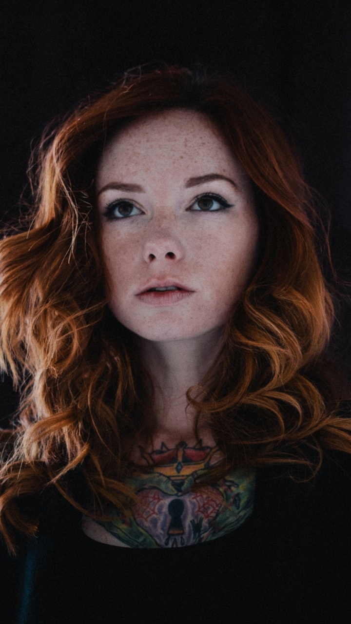 Обои рыжие волосы, красота, портрет, девушка, каштановые волосы в разрешении 720x1280