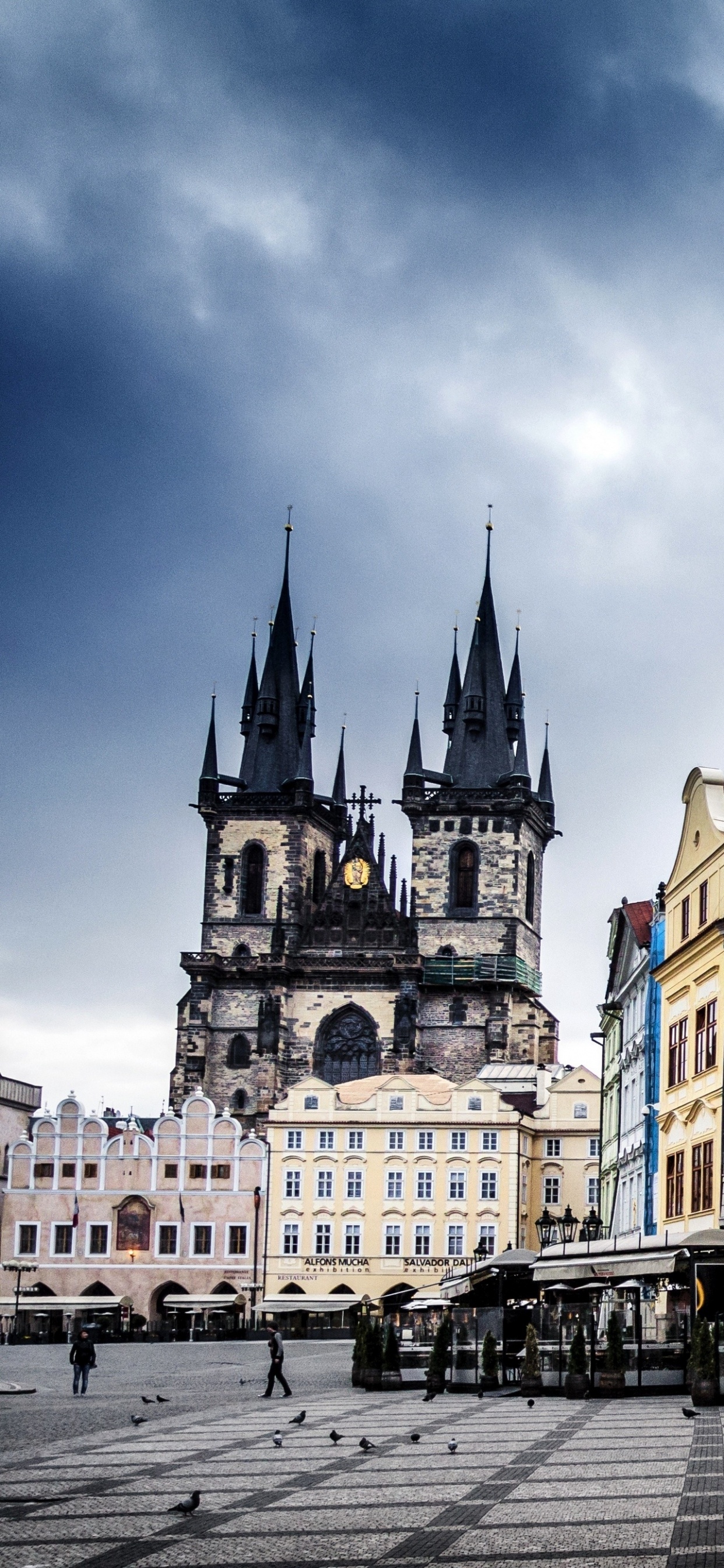 Обои староместская площадь, пражские астрономические часы, Карлов мост, городская площадь, город в разрешении 1242x2688