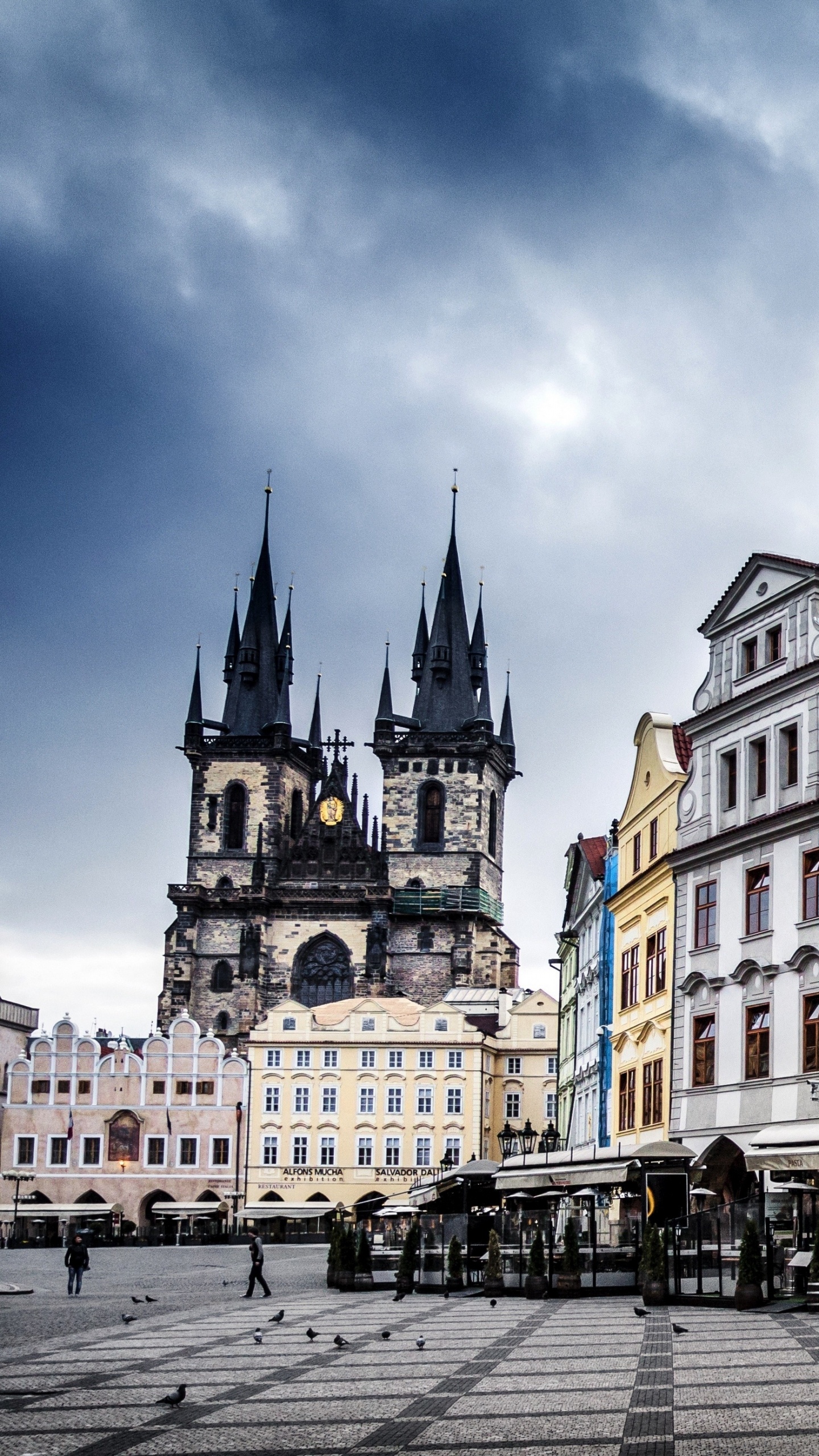 Обои староместская площадь, пражские астрономические часы, Карлов мост, городская площадь, город в разрешении 1440x2560