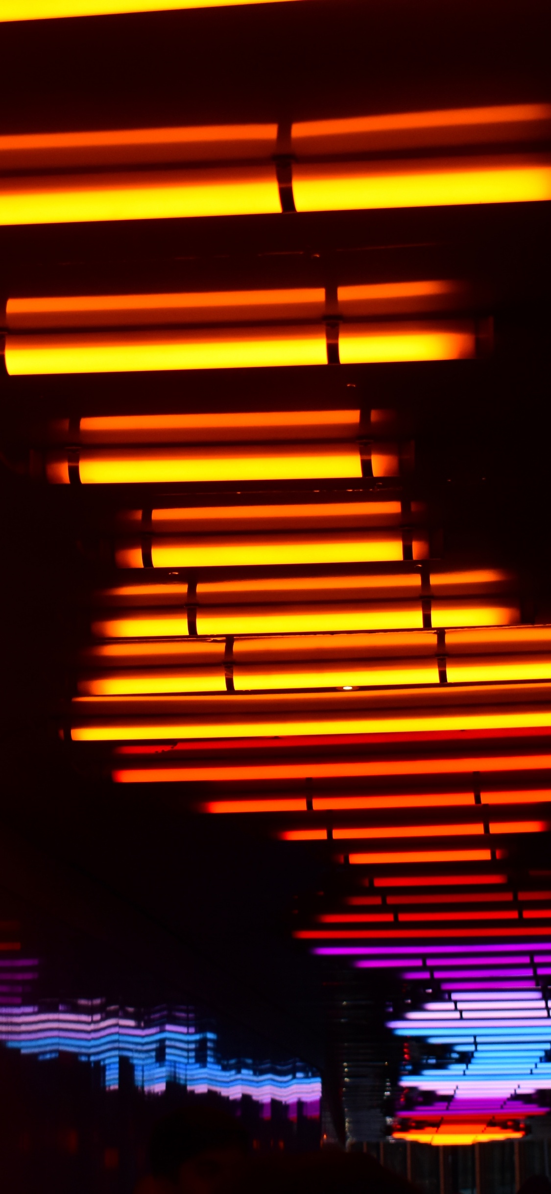 Обои лестница, ночь, потолок, темнота, полутона и оттенки в разрешении 1125x2436