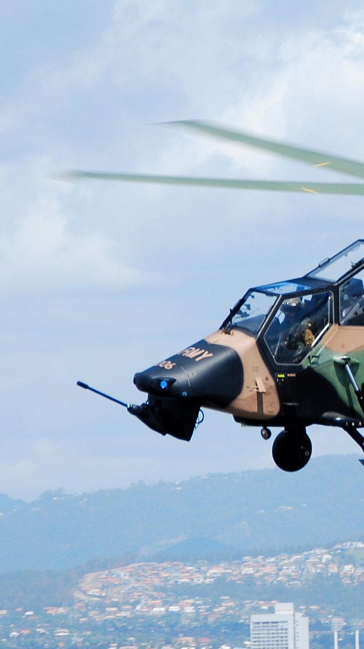 Обои Еврокоптер Тигр, ударный вертолет, военный вертолет, винтокрылая машина, авиация в разрешении 750x1334