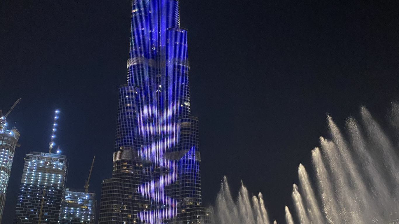 Обои Дубай, Бурдж Халифа, ориентир, вода, ночь в разрешении 1366x768