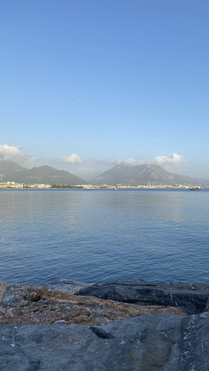 Обои море, вода, облако, лазурный, озеро в разрешении 720x1280