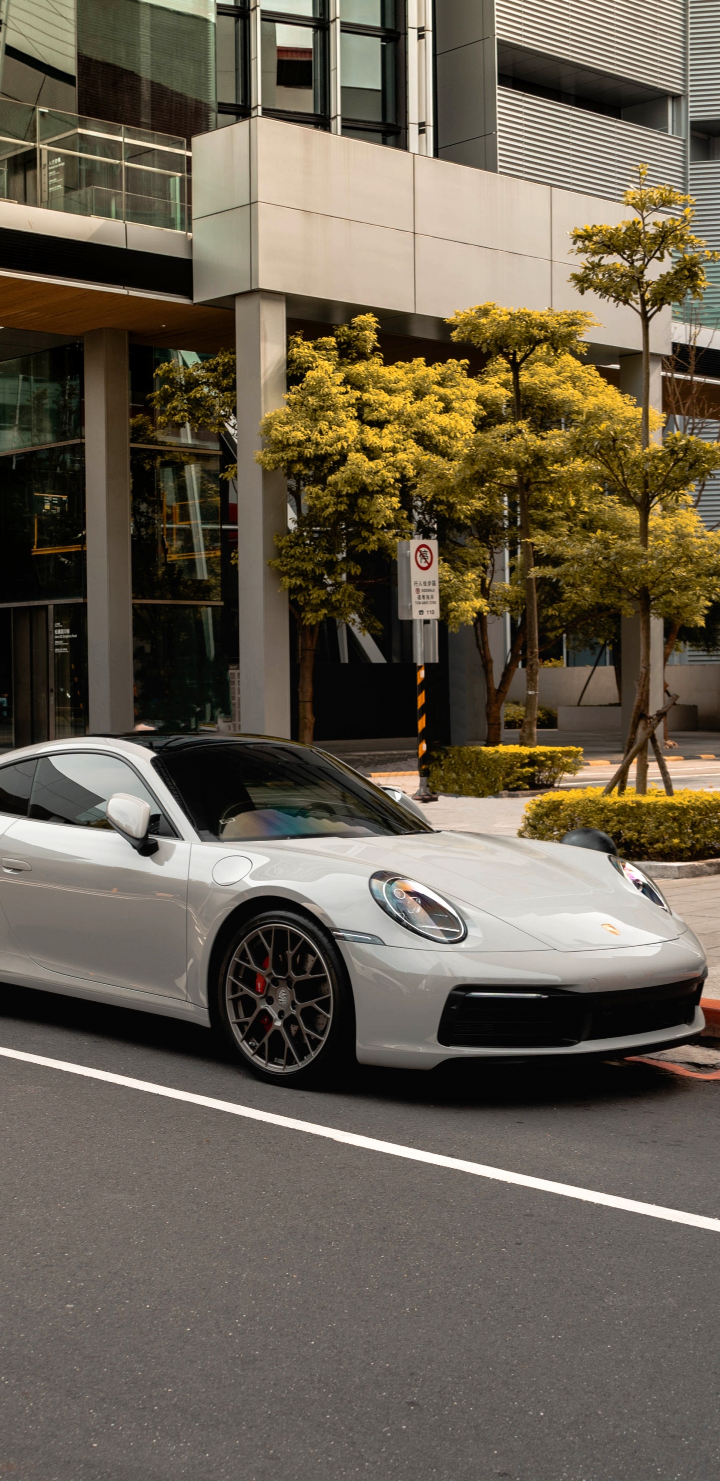 Обои суперкар, легковые автомобили, шина, колесо, капюшон в разрешении 1440x2960