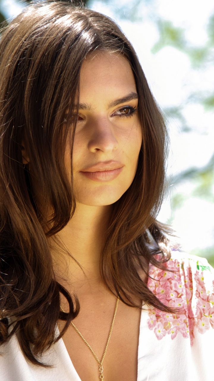 Обои Мы Ваши Друзья, актер, кожа, губа, плечо в разрешении 720x1280