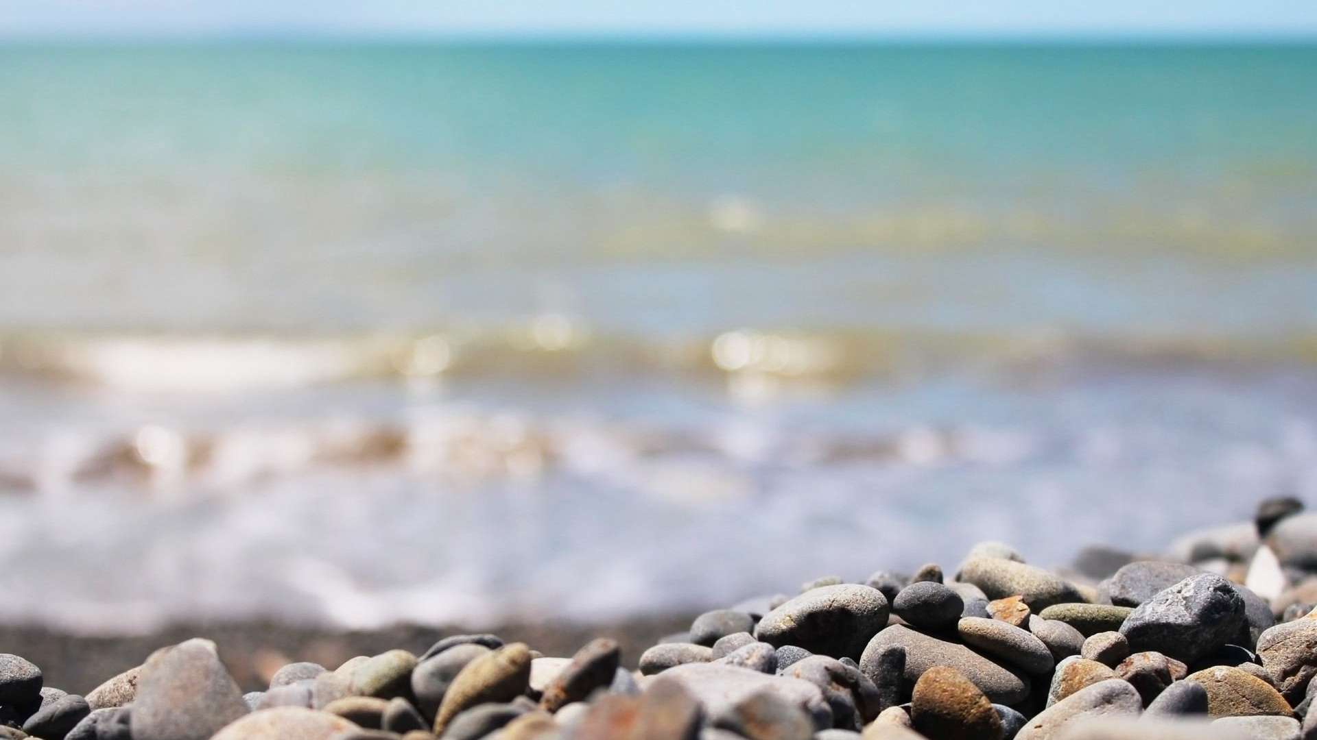 Обои море, берег, булыжник, волна, побережье в разрешении 1920x1080