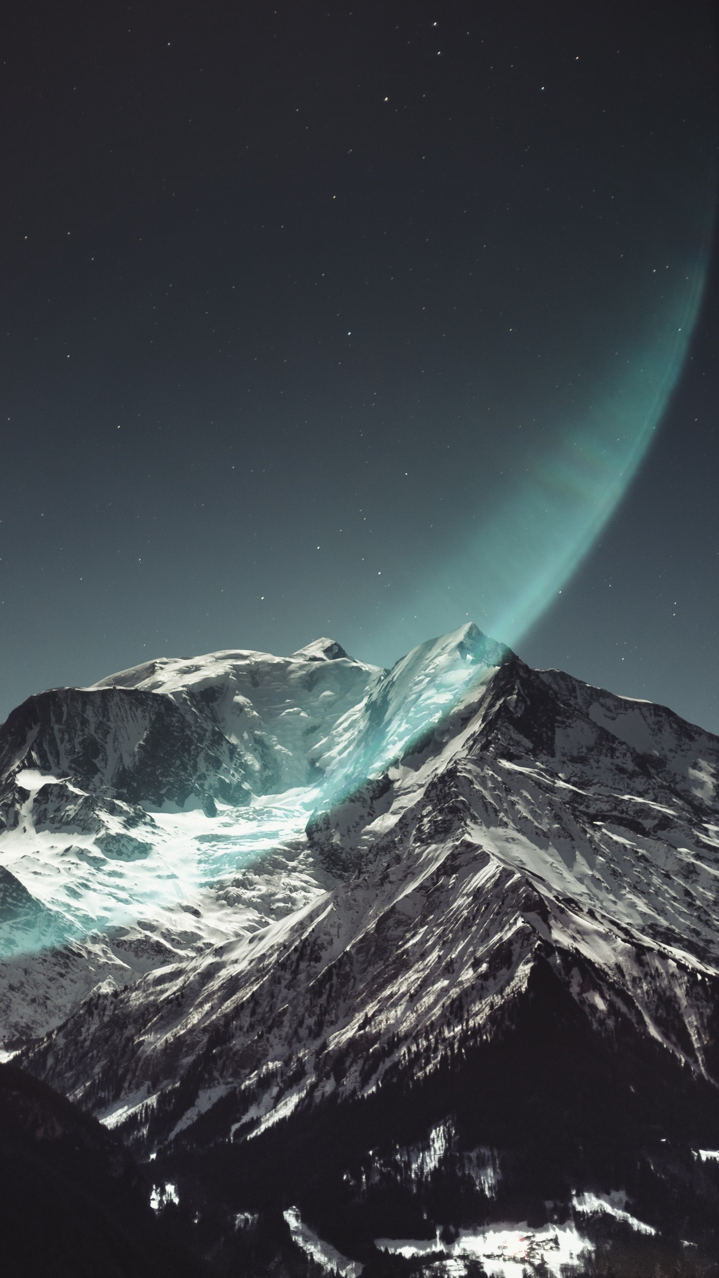 Обои горный рельеф, гора, атмосфера, горный хребет, космическое пространство в разрешении 1440x2560