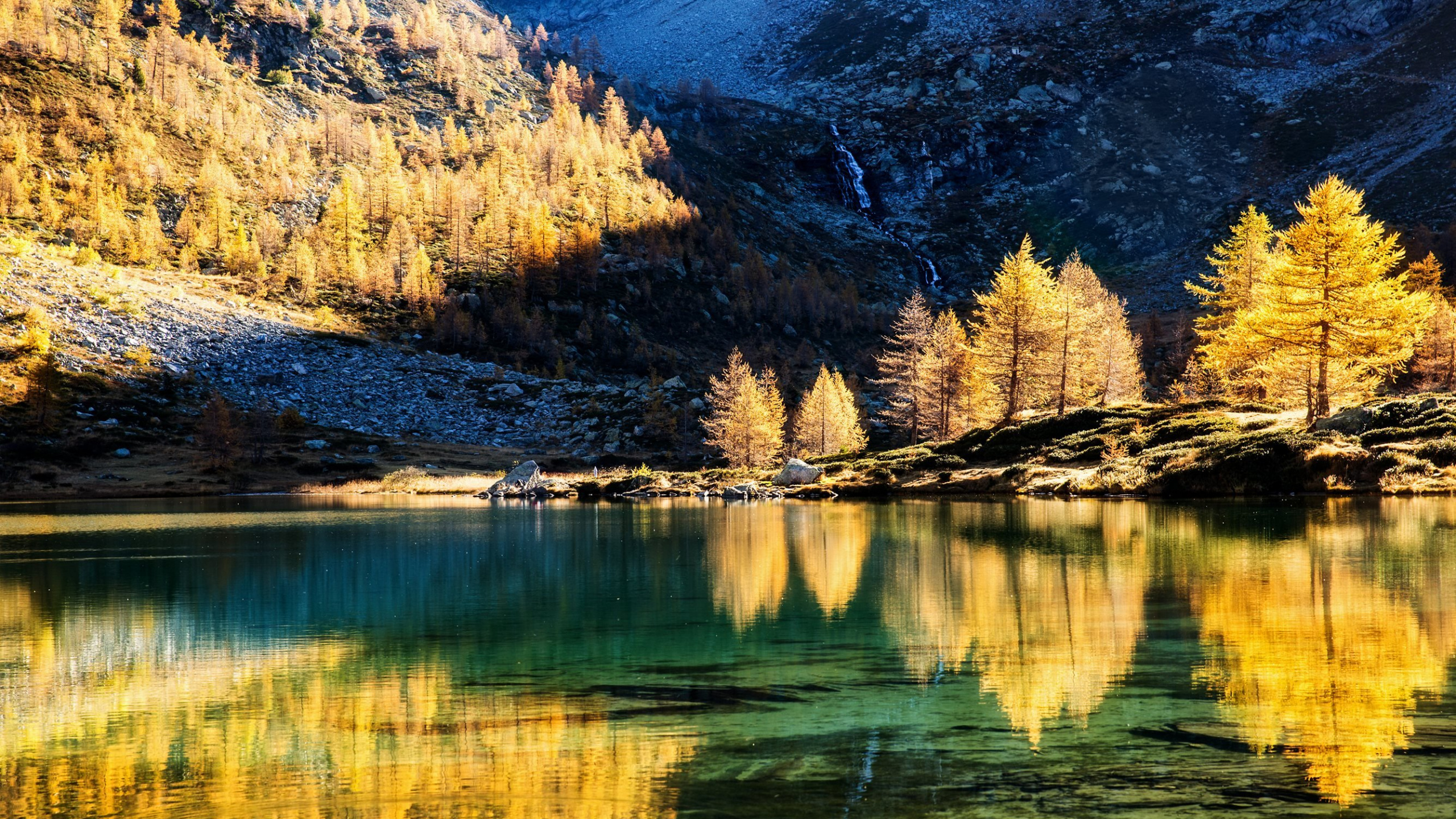 Обои отражение, природа, дикая местность, гора, озеро в разрешении 2560x1440