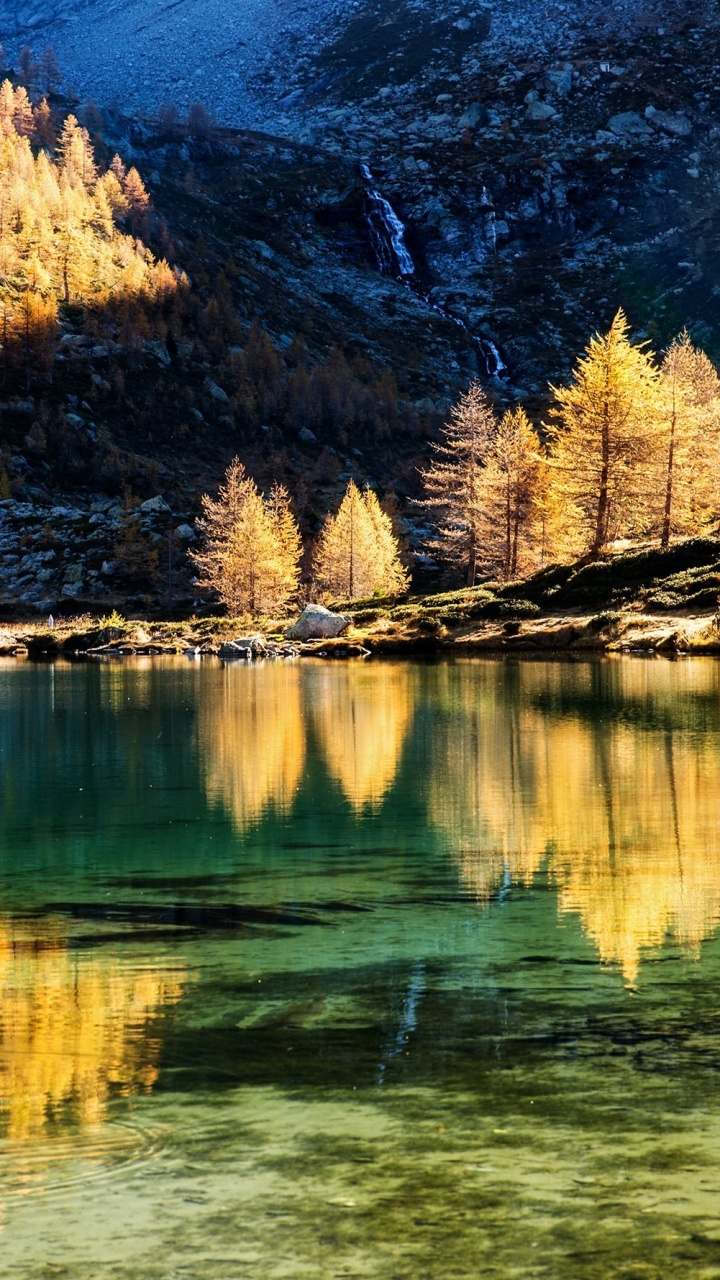 Обои отражение, природа, дикая местность, гора, озеро в разрешении 720x1280