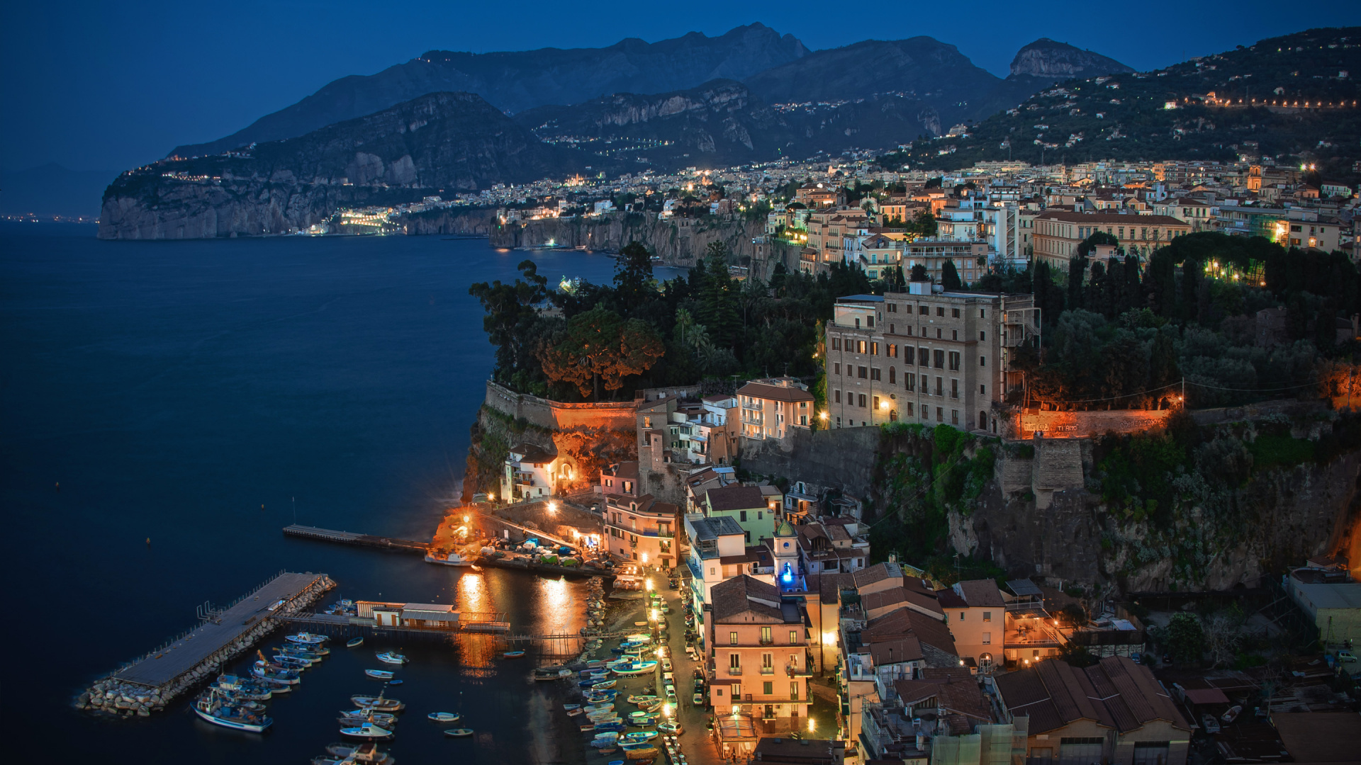 Обои Сорренто, город, городской пейзаж, ночь, городской район в разрешении 1920x1080