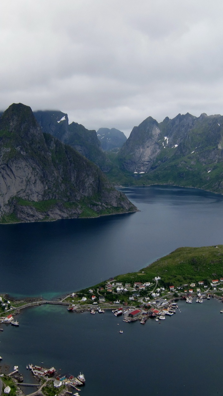 Обои фьорд, Лофотен, гора, нагорье, озеро в разрешении 720x1280