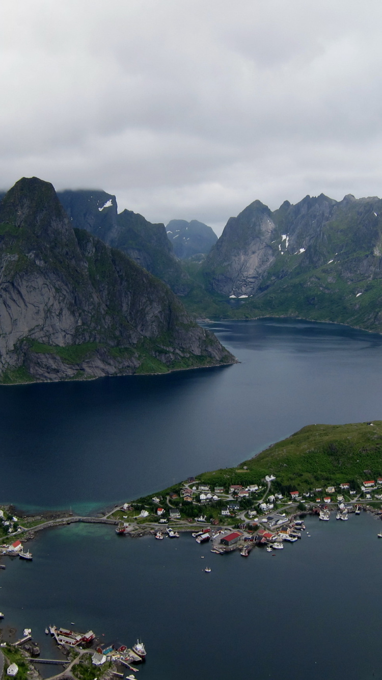 Обои фьорд, Лофотен, гора, нагорье, озеро в разрешении 750x1334