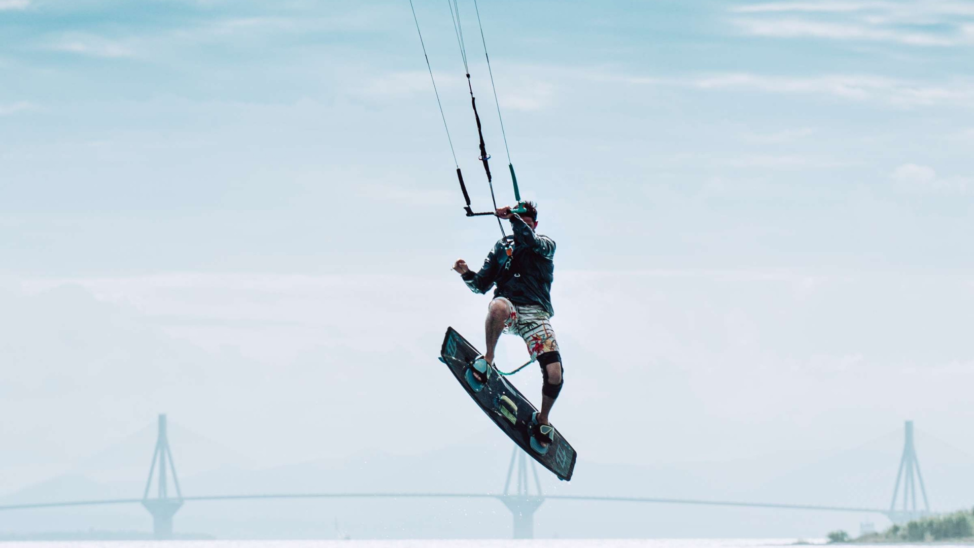 Обои занятие спортом, Кайтсерфинг, windsports, boardsport, поверхностные водные виды спорта в разрешении 1920x1080