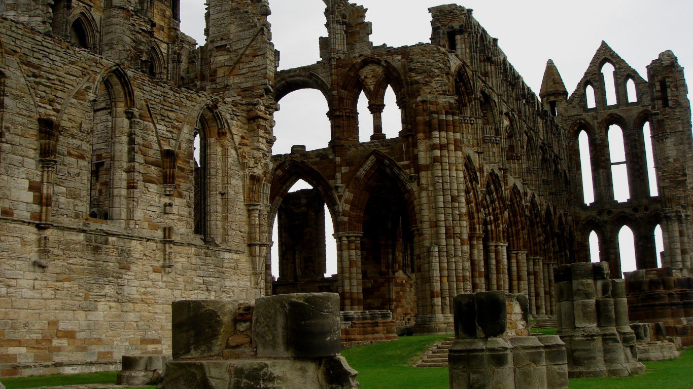 Обои аббатство Уитби, средневековая архитектура, развалины, аббатство, древняя история в разрешении 1366x768