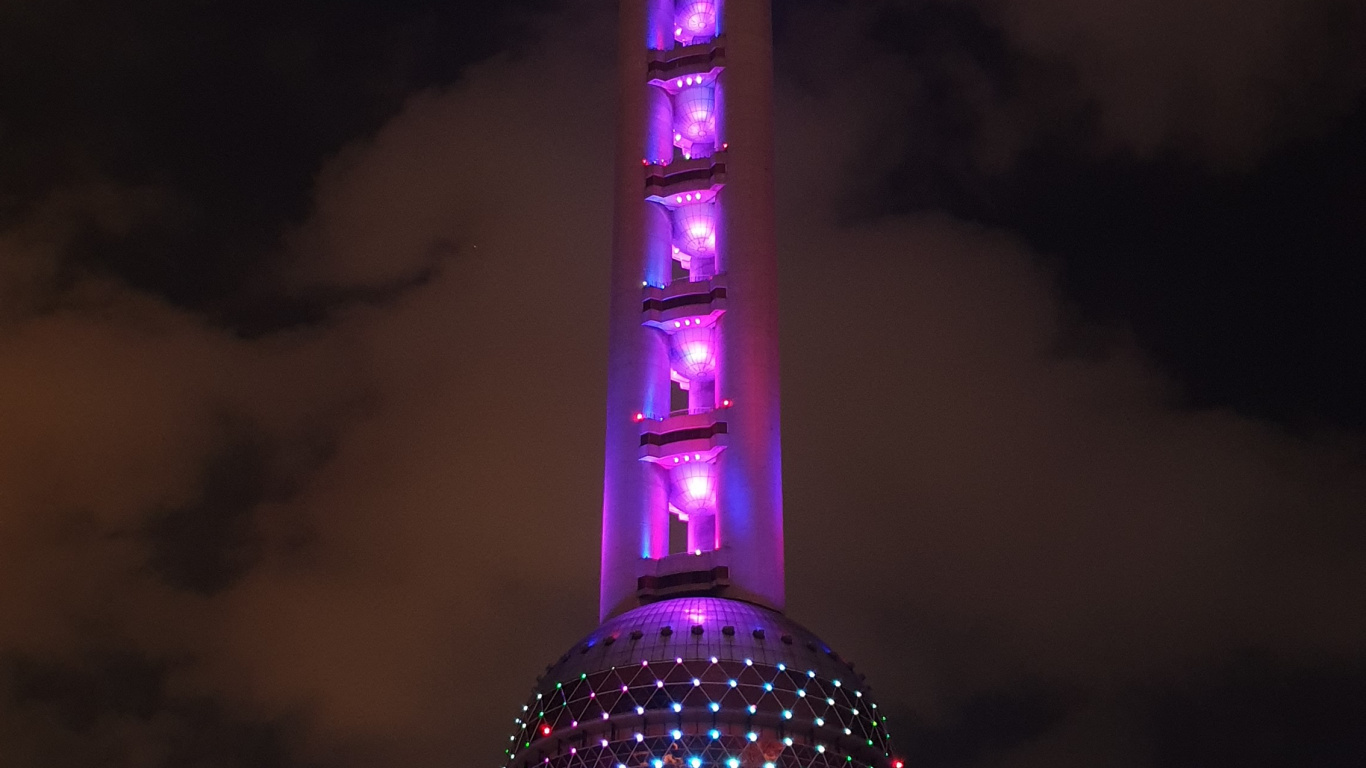 Обои город, туризм, вышка, свет, пурпур в разрешении 1366x768
