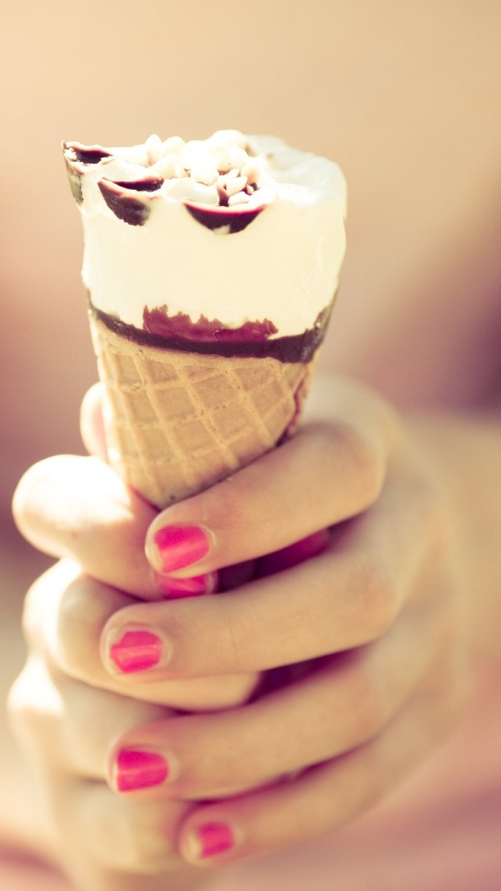 Обои розовый, рожок мороженого, сладость, мизинец, сладости в разрешении 720x1280