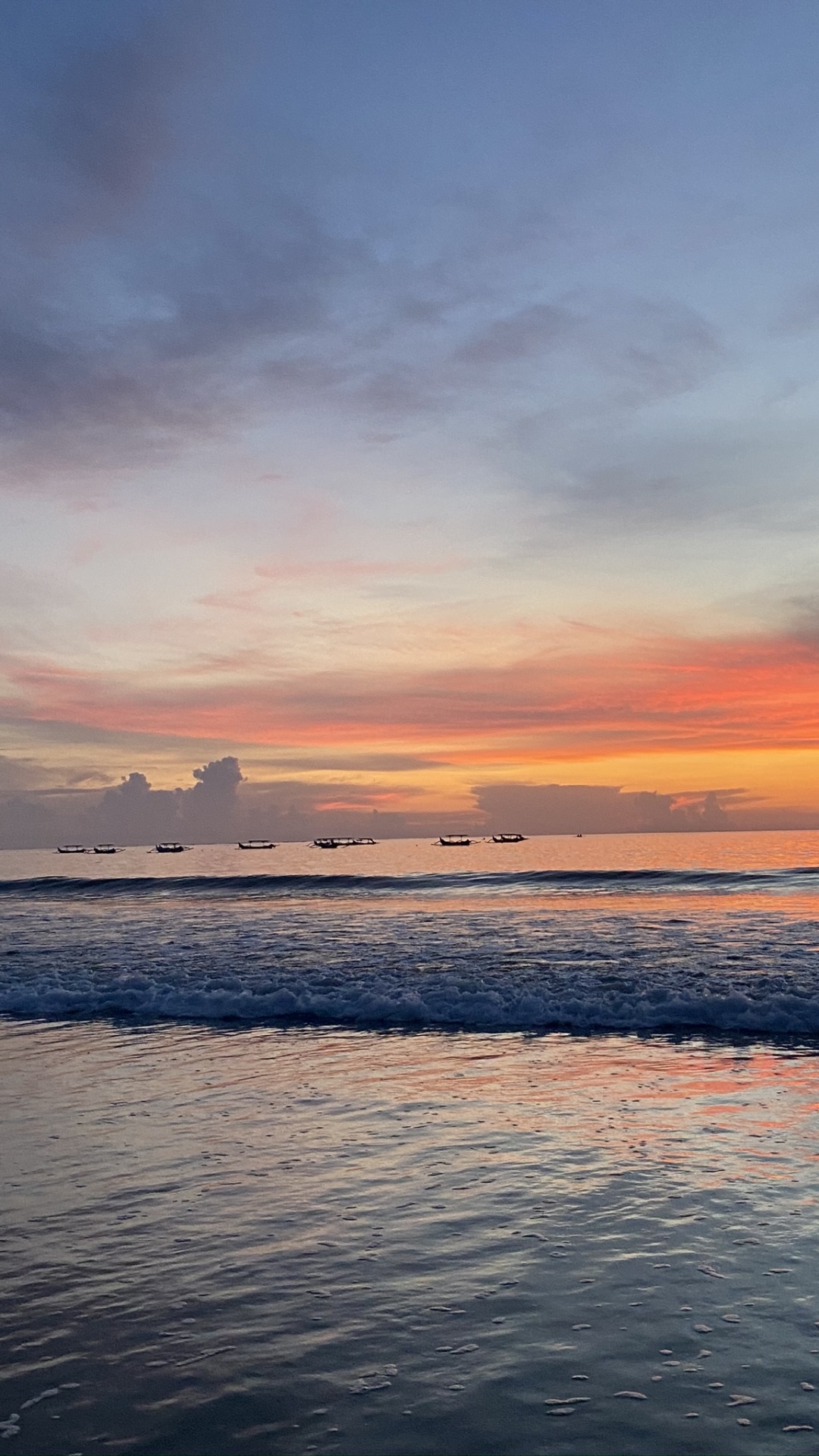 Обои вода, жидкость, жидкий, сумрак, облако в разрешении 1080x1920