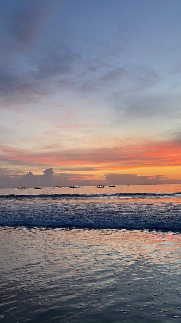 Обои вода, жидкость, жидкий, сумрак, облако в разрешении 720x1280