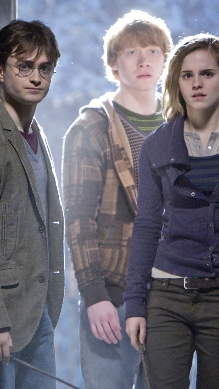 Обои Дэниел Редклифф, Эмма Уотсон, Гарри Поттер, верхняя одежда, фильм в разрешении 720x1280