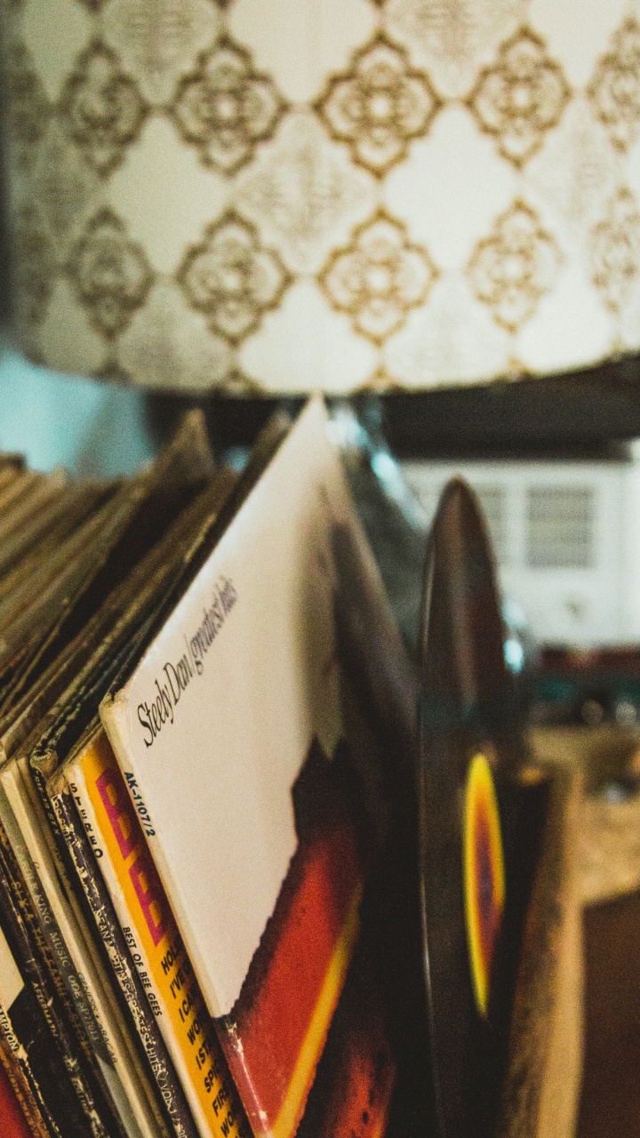 Обои граммофонная пластинка, книга, публикация, комната, коллекция в разрешении 720x1280