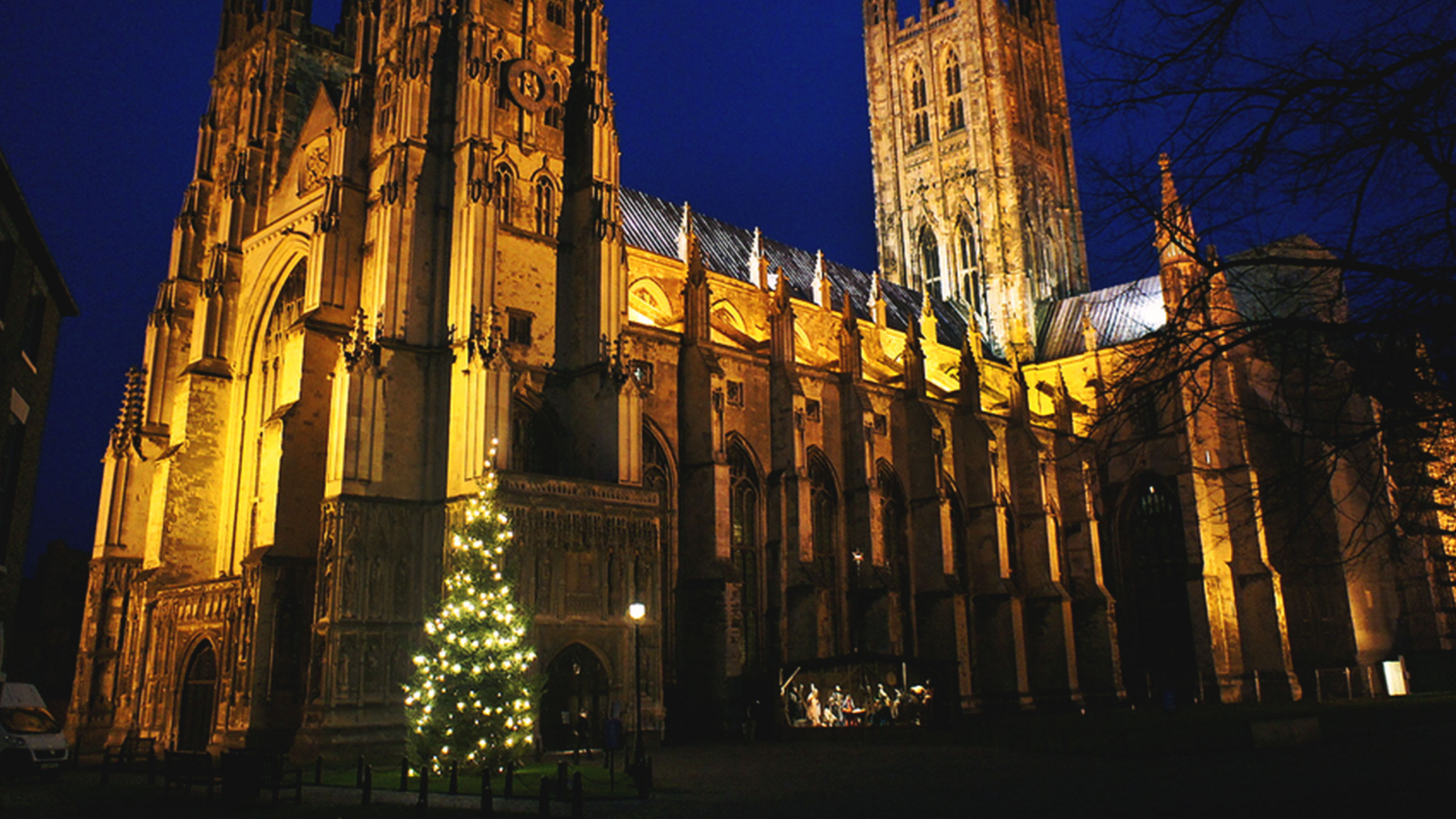 Обои собор, готическая архитектура, ориентир, ночь, здание в разрешении 2560x1440