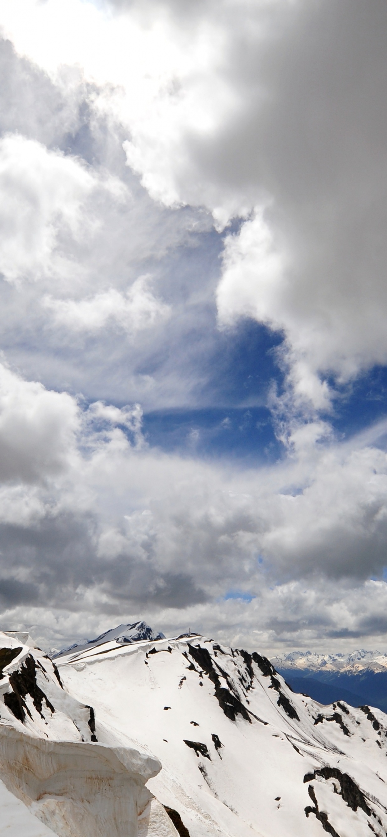 Обои горный рельеф, гора, облако, снег, горный хребет в разрешении 1242x2688