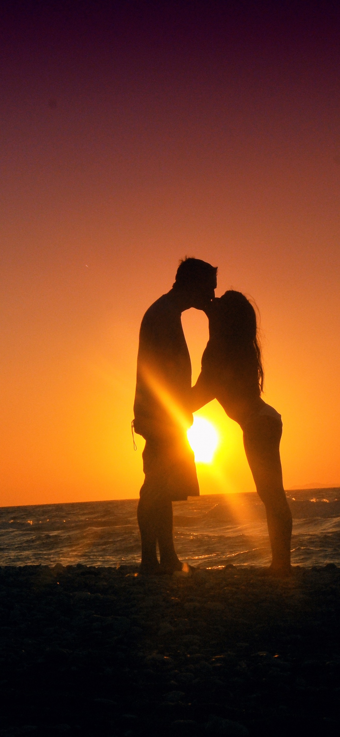 Обои закат, Людей на пляже, Люди в природе, горизонт, любовь в разрешении 1125x2436