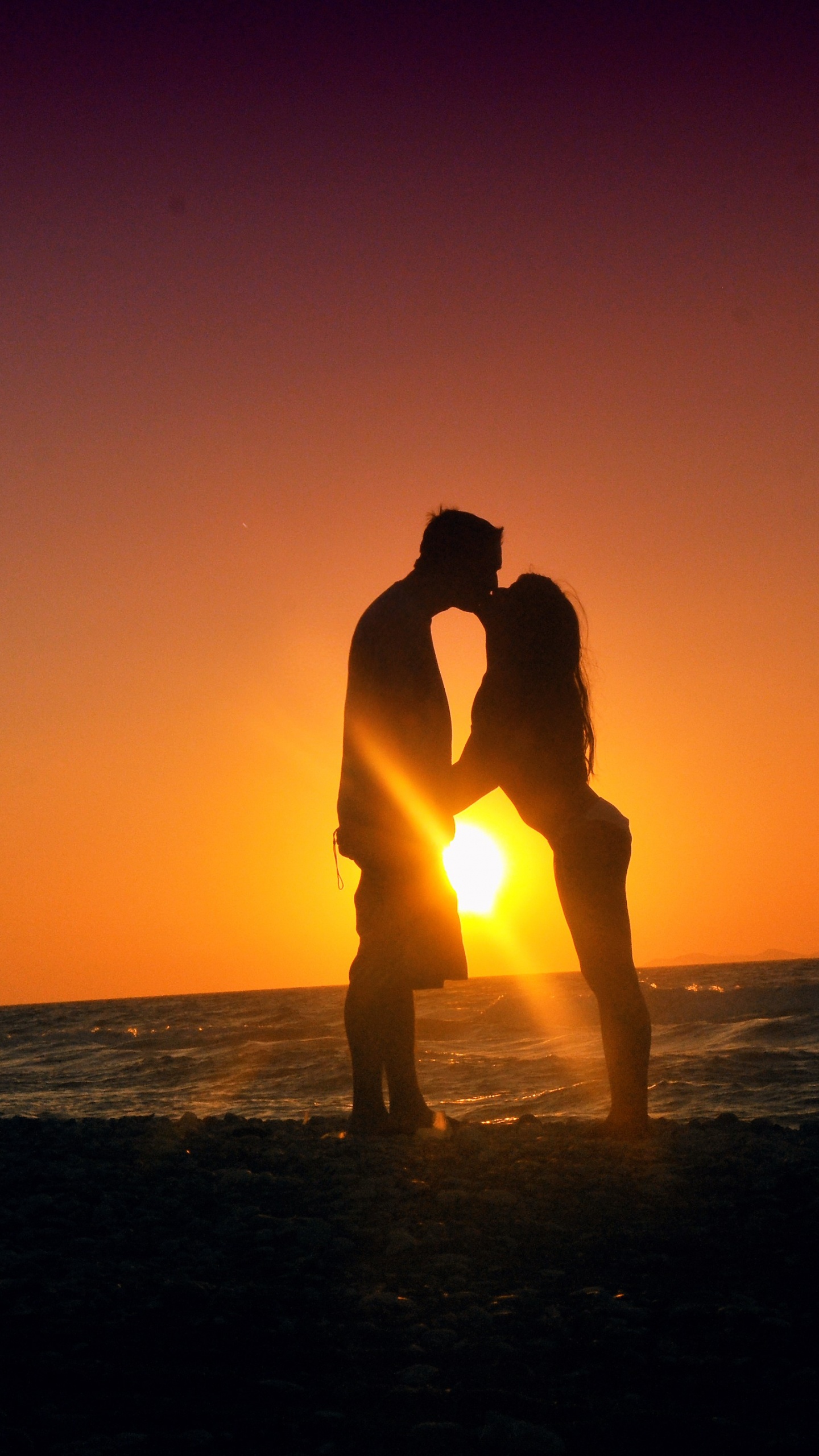 Обои закат, Людей на пляже, Люди в природе, горизонт, любовь в разрешении 1440x2560