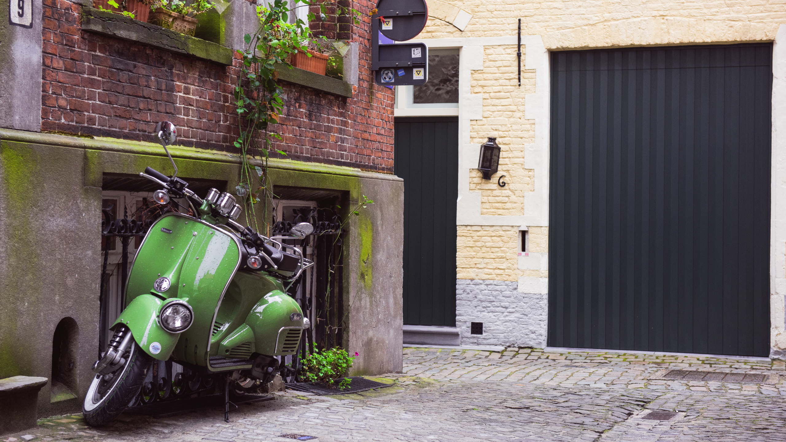 Обои Скутер, мотоцикл, мопед, Веспа, зеленый в разрешении 2560x1440