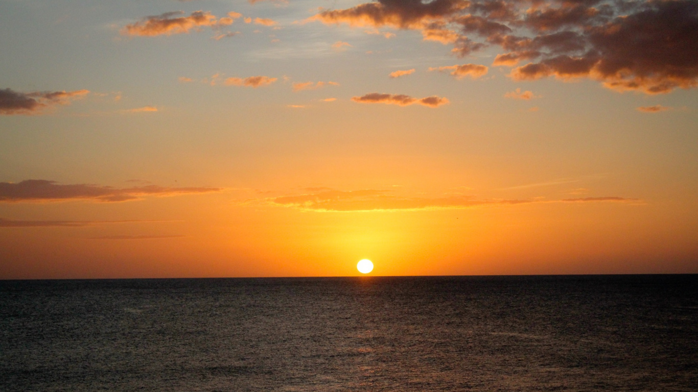 Обои горизонт, закат, море, послесвечение, восход солнца в разрешении 1366x768