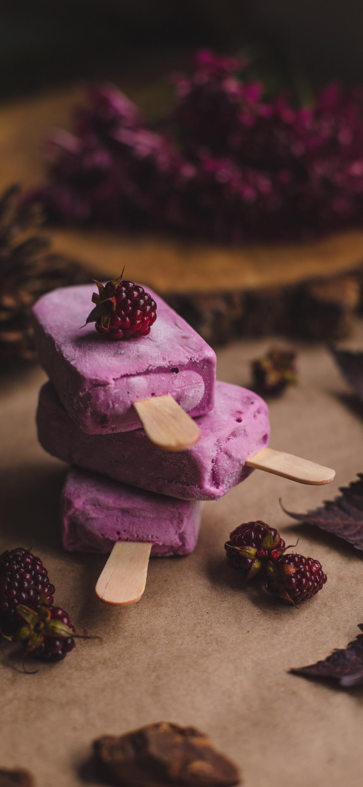 Обои пурпур, пища, сладость, Фиолетовый, птифур в разрешении 1242x2688