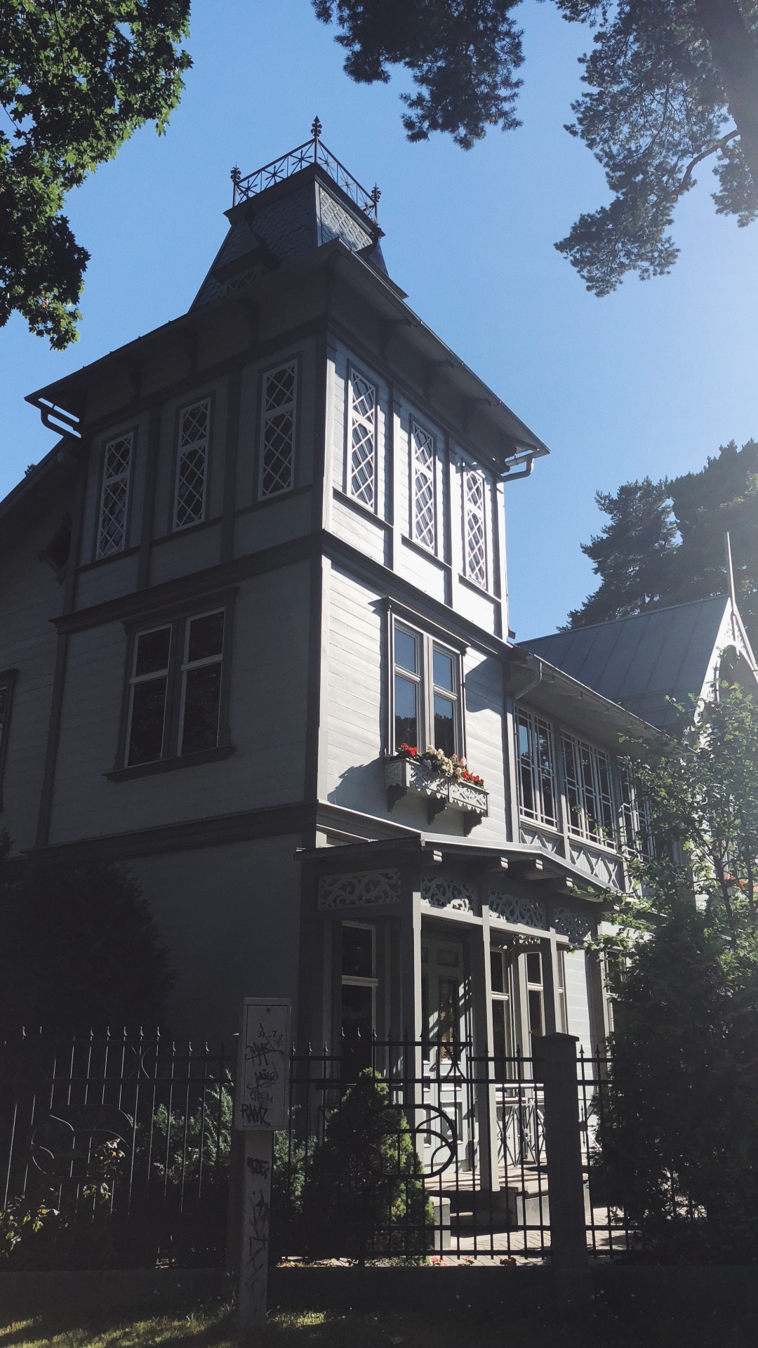 Обои Хаус, недвижимость, свойство, здание, лого в разрешении 1080x1920