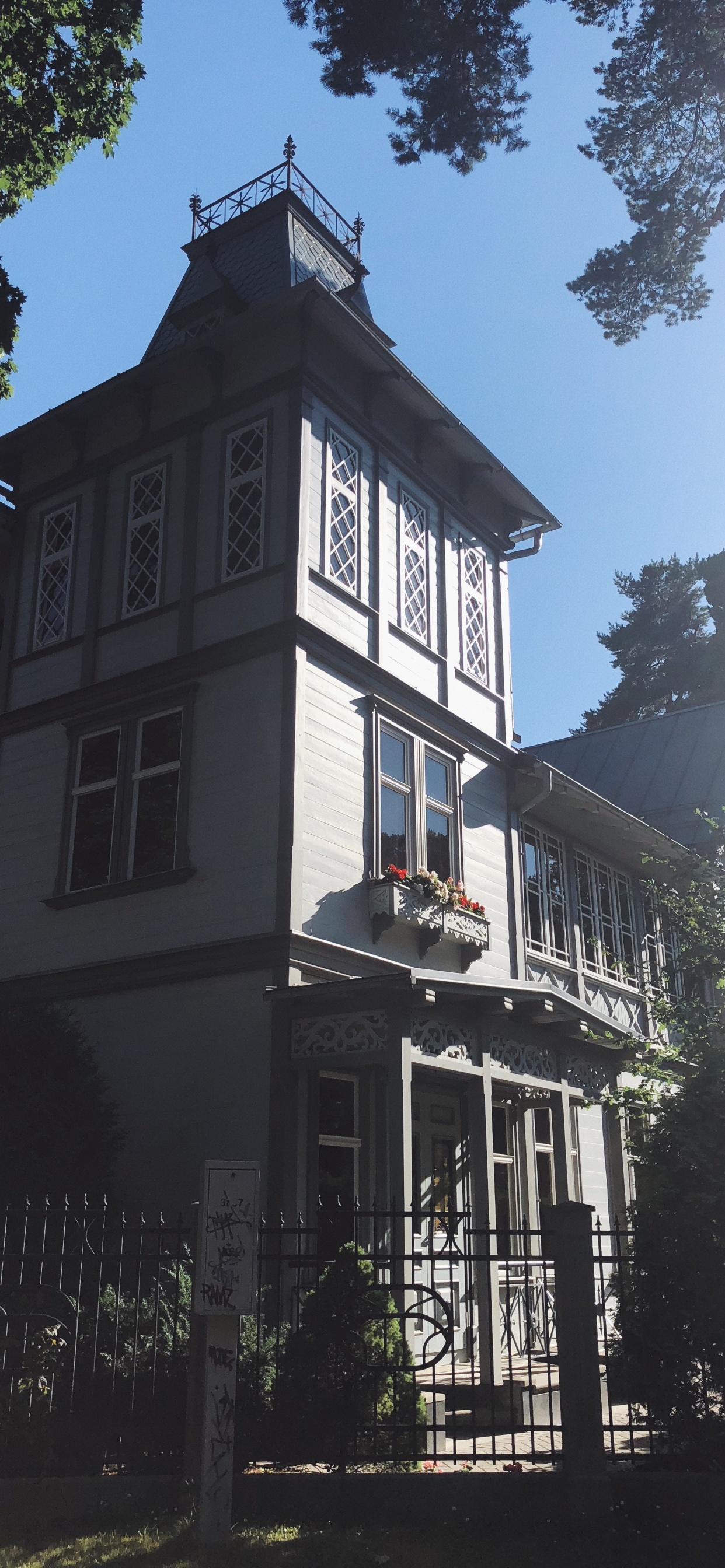 Обои Хаус, недвижимость, свойство, здание, лого в разрешении 1242x2688