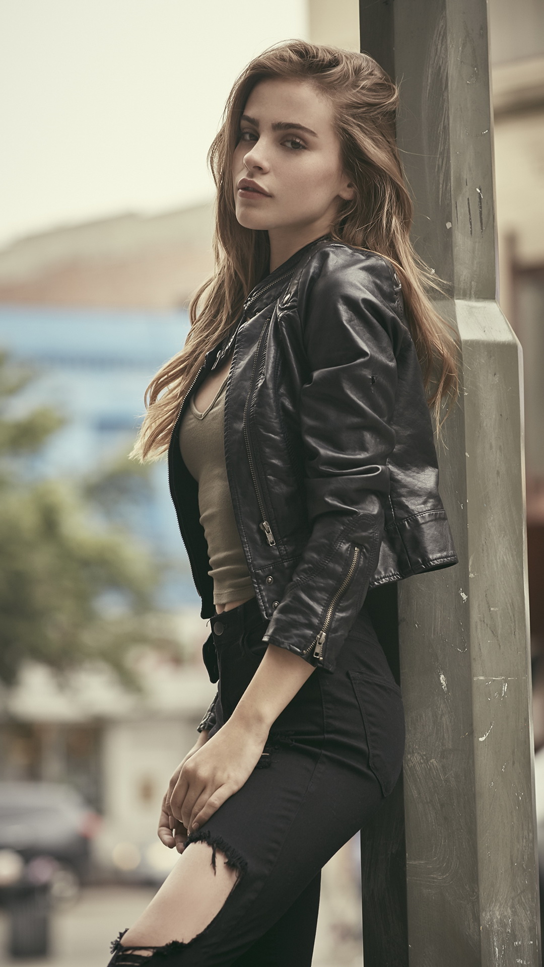 Обои губа, прическа, плечо, черный, рукав в разрешении 1080x1920