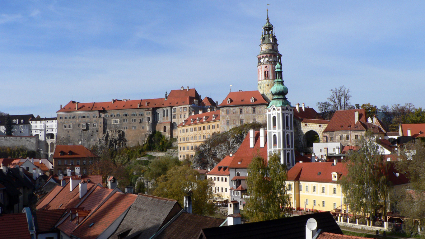 Обои городок, крыша, город, здание, шпиль в разрешении 1366x768