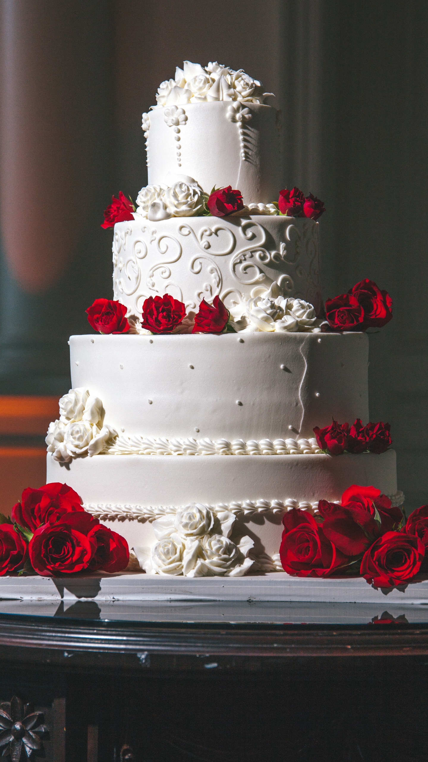 Обои свадебный торт, обледенение, Капкейк, праздничный торт, сахарная паста в разрешении 1440x2560