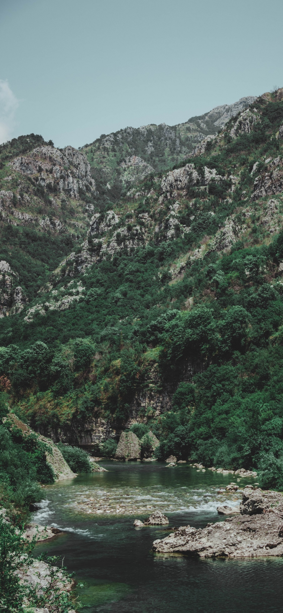 Обои вода, природа, дикая местность, природный заповедник, горный рельеф в разрешении 1125x2436