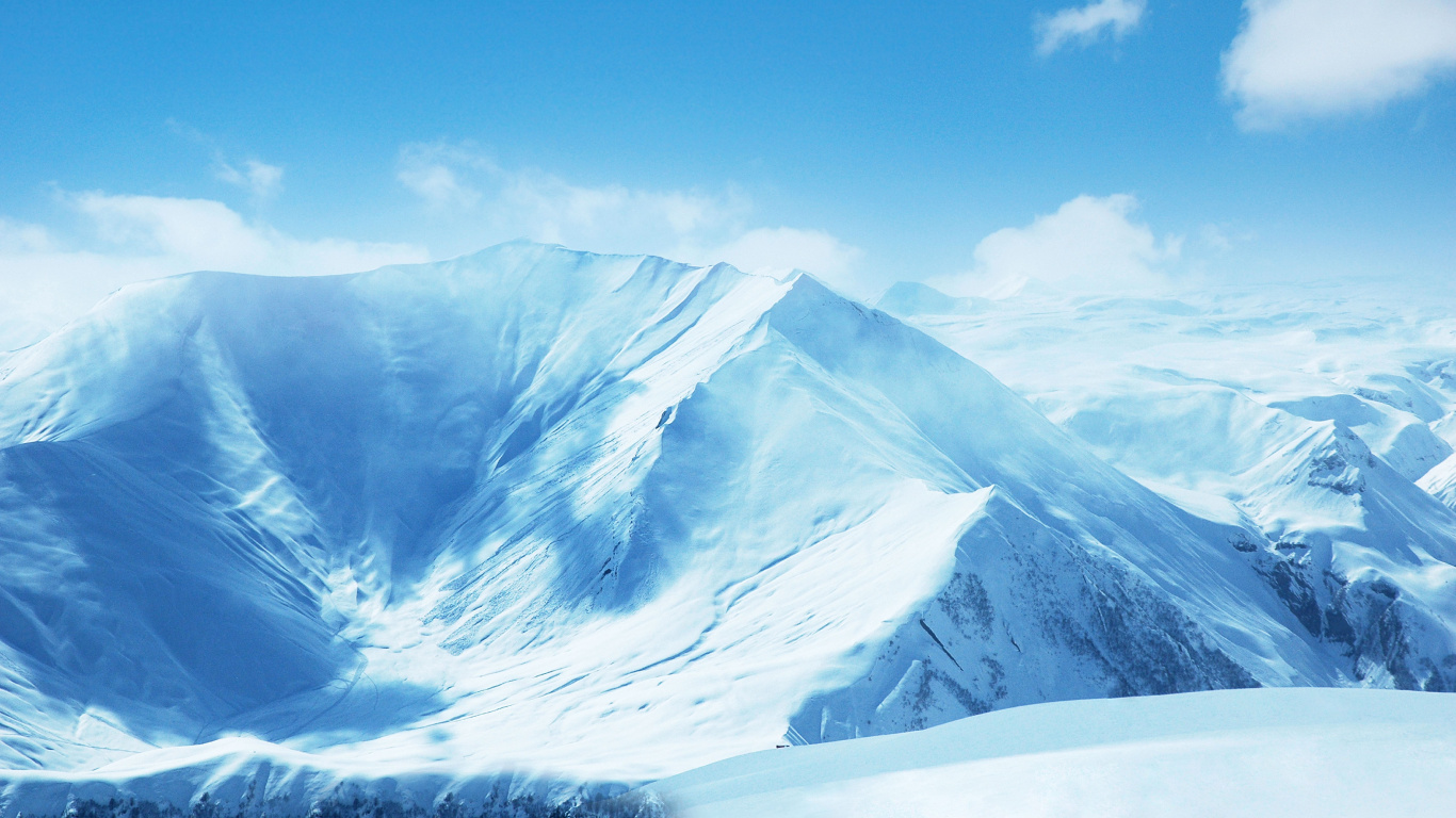 Обои гора, снег, горный хребет, горный рельеф, массив в разрешении 1366x768