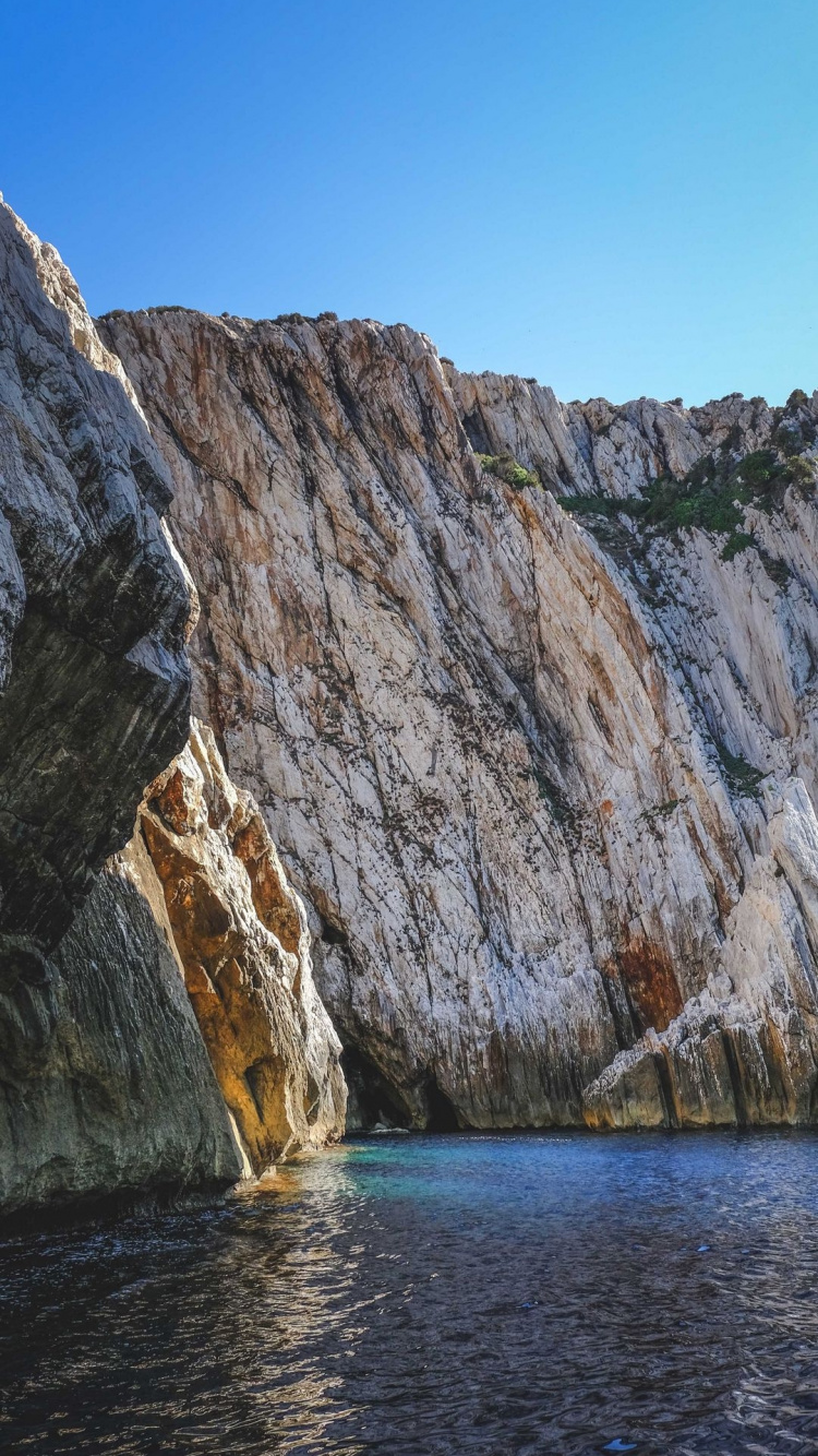 Обои обрыв, реки, вода, гора, гидроресурсы в разрешении 750x1334