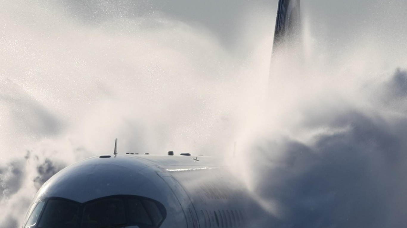 Обои самолет, самолеты, полет, Сухой Суперджет 100, авиация в разрешении 1366x768